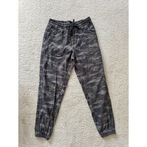 Women's Size 6 Athleta Camo Farallon Jogger Green Camouflage Athleisure Pants